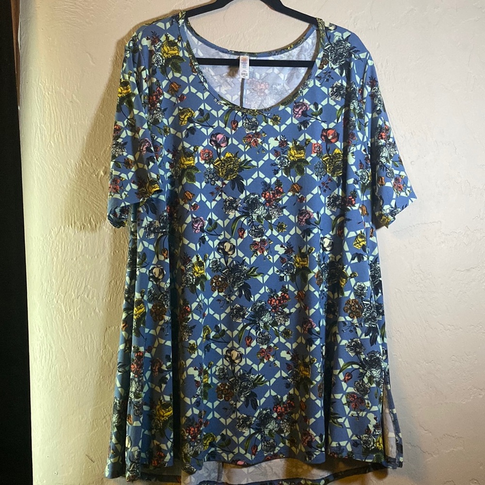 LulaRoe Blue Floral Classic Tee